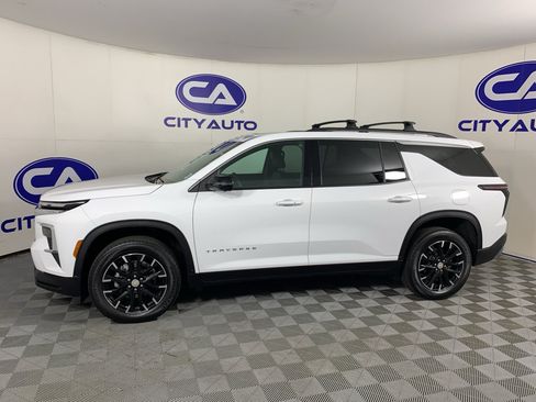 Used 2026 Chevrolet Traverse LT w/ Sun and Wheel Package FWD image 6