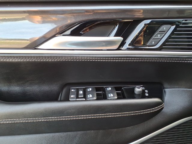 Used 2023 Jeep Wagoneer 4WD w/ Premium Group I image 11