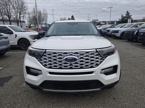 Used 2022 Ford Explorer Platinum w/ Equipment Group 601A image 2