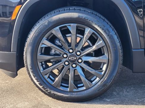 Used 2023 Chevrolet Traverse RS w/ LPO, Cargo Package FWD image 10