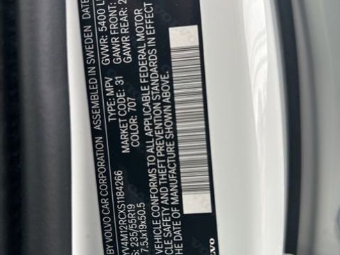 Certified 2025 Volvo XC60 B5 Plus image 28