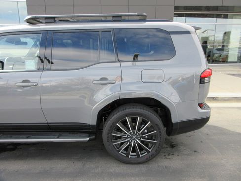 Used 2026 Lexus GX 550 w/ Accessory Package (31) image 4