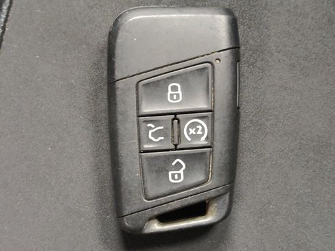 Used 2022 Volkswagen Taos SE image 32