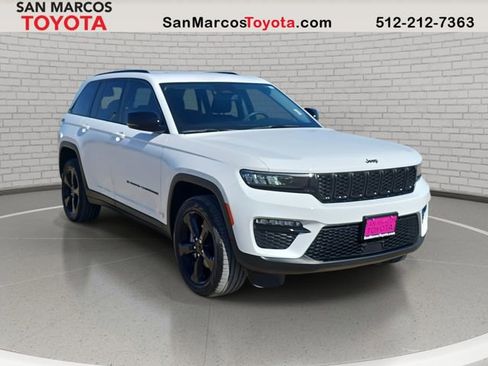 Used 2024 Jeep Grand Cherokee Limited w/ Black Appearance Package image 3