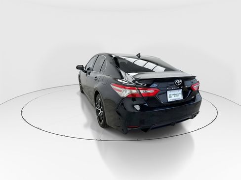 Used 2019 Toyota Camry SE FWD image 6