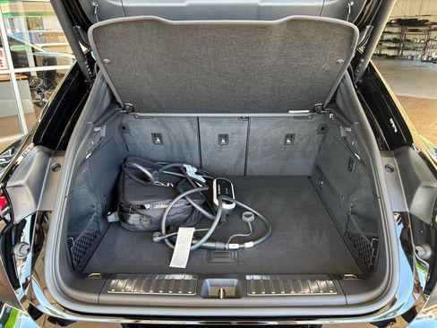Used 2025 Porsche Macan Electric RWD image 25