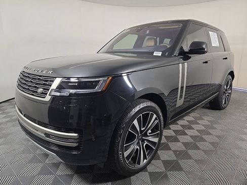 Used 2023 Land Rover Range Rover SE AWD/4WD image 2