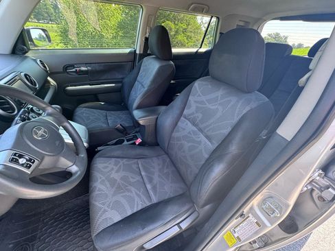 Used 2012 Scion xB FWD image 18