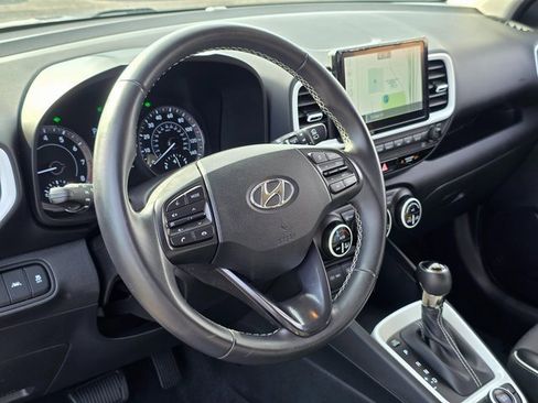 Certified 2022 Hyundai Venue Limited w/ Cargo Package image 13