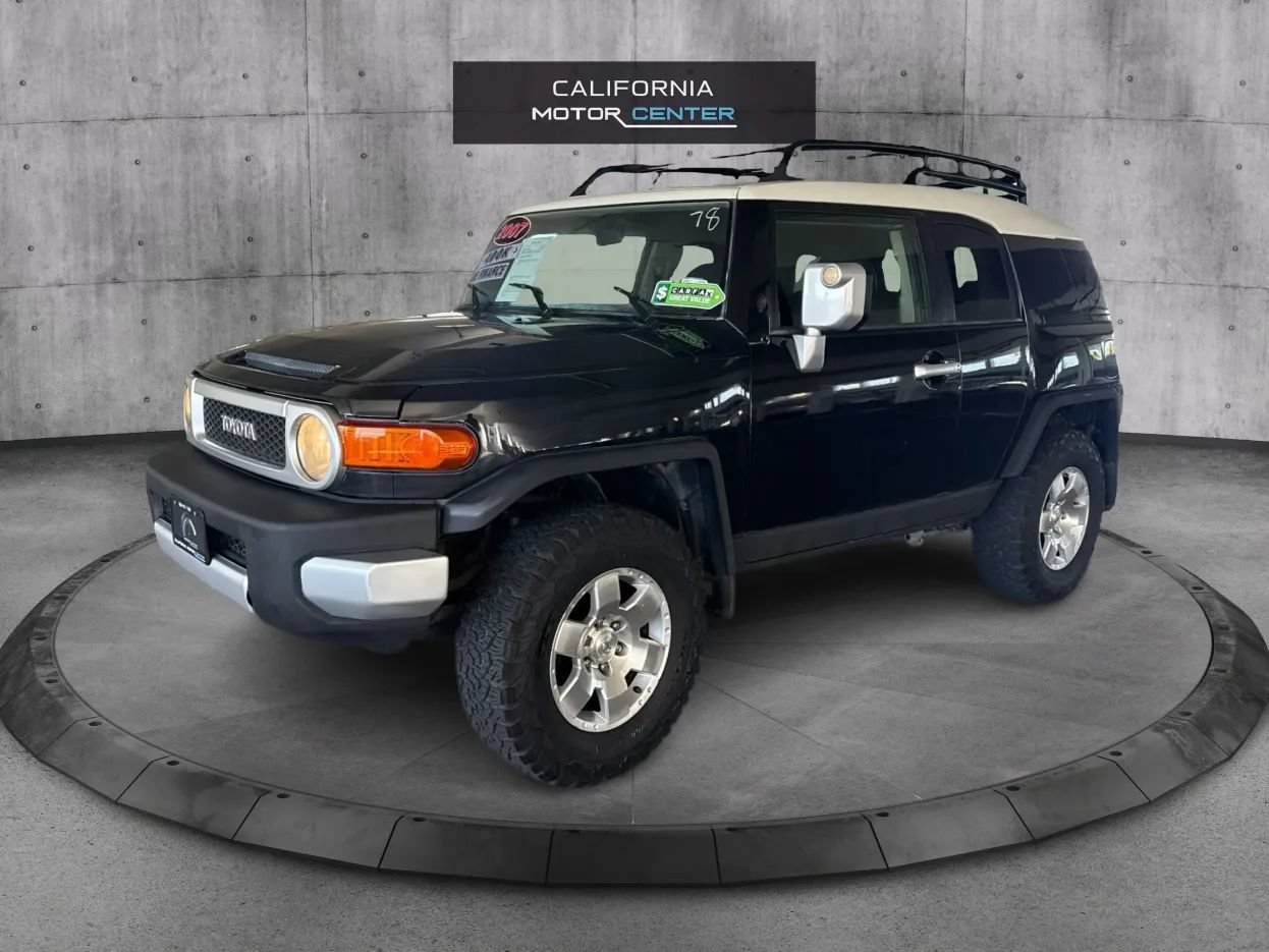 Used 2007 Toyota FJ Cruiser 2WD w/ Convenience Pkg image 3