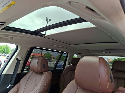 Used 2021 BMW X7 xDrive40i w/ Premium Package AWD/4WD image 13