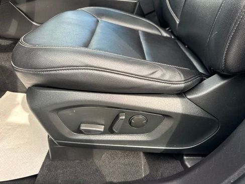 Used 2020 Ford Explorer XLT w/ Equipment Group 202A AWD/4WD image 11
