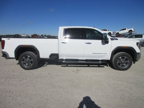 New 2026 GMC Sierra 3500 SLT image 3