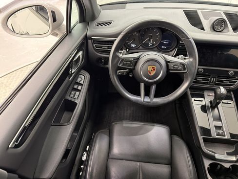 Used 2024 Porsche Macan AWD/4WD image 30