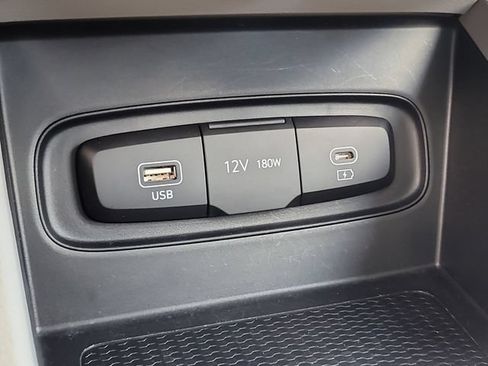 Used 2025 Hyundai Venue SEL FWD image 23