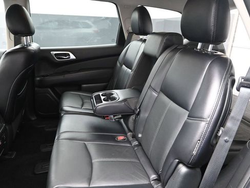 Used 2020 Nissan Pathfinder SL AWD/4WD image 17