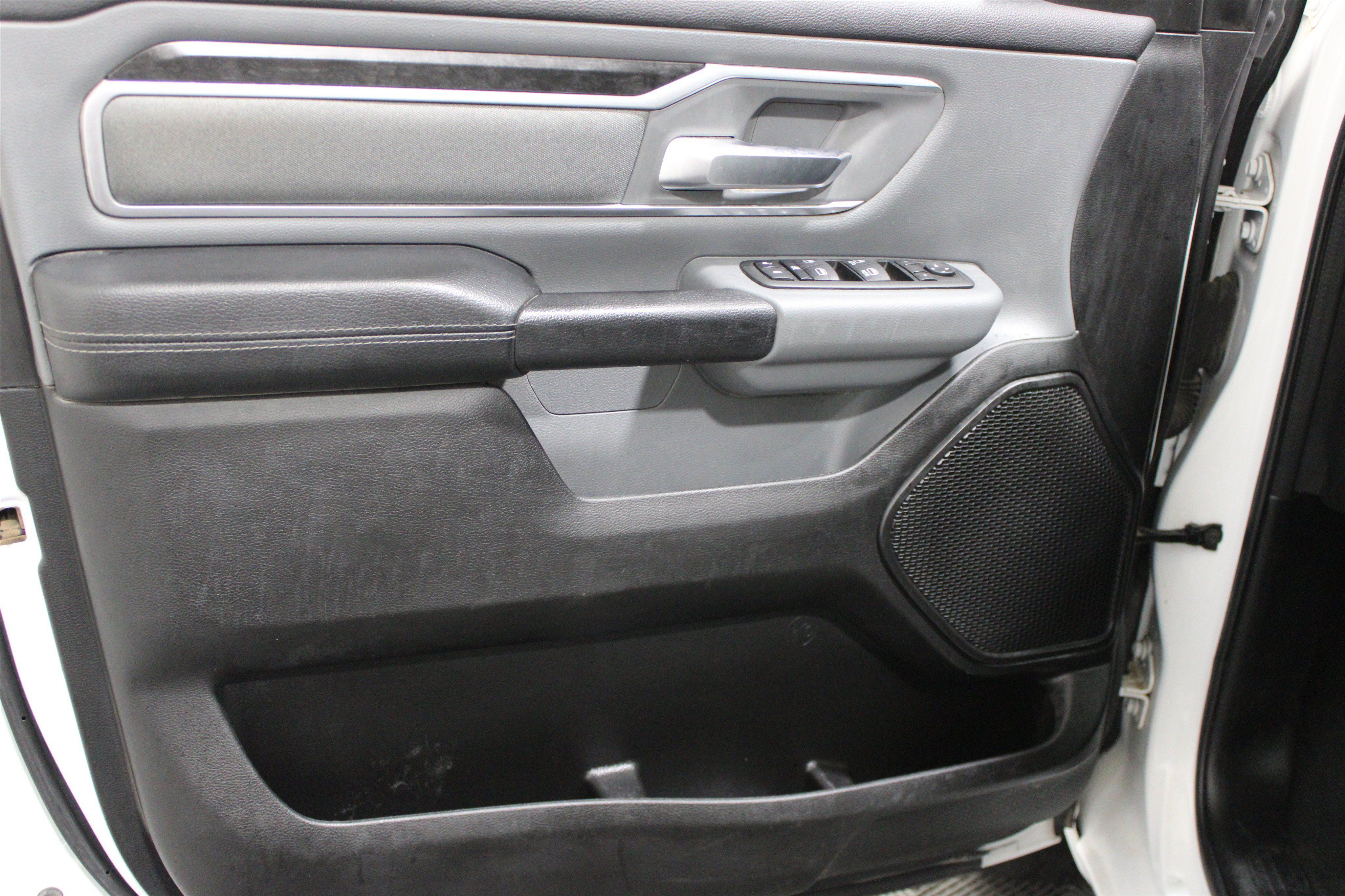 Used 2022 RAM 1500 Big Horn AWD/4WD image 3