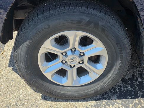 Used 2018 Toyota 4Runner SR5 Premium AWD/4WD image 28