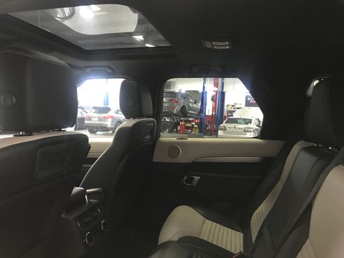 Used 2023 Land Rover Discovery S R-Dynamic image 23