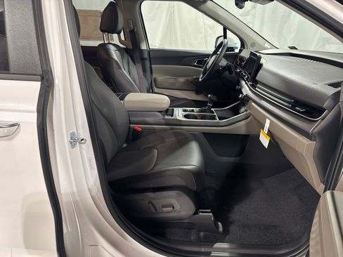 New 2026 Kia Carnival EX image 30