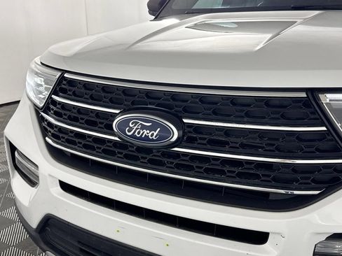 Used 2020 Ford Explorer XLT w/ Equipment Group 202A AWD/4WD image 41