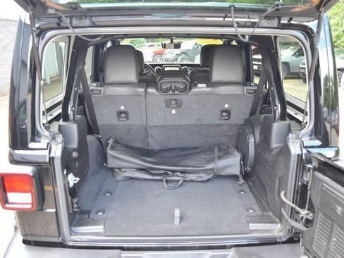 Used 2022 Jeep Wrangler Unlimited Sahara AWD/4WD image 36