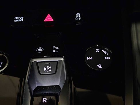 Used 2023 Audi Q4 e-tron Premium Plus w/ Premium Plus image 33