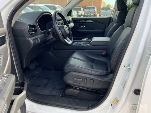 Used 2023 Honda Pilot Touring image 9