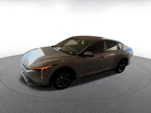 Used 2025 Kia K4 LXS image 7