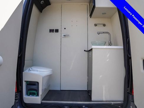 Used 2024 Mercedes-Benz Sprinter 2500 image 92
