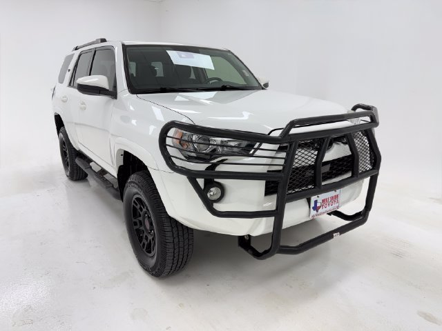 Used 2020 Toyota 4Runner SR5 AWD/4WD image 2