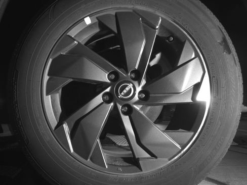 Used 2025 Nissan Rogue SV image 14