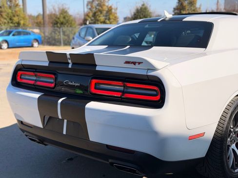 Used 2015 Dodge Challenger SRT w/ Technology Group image 9