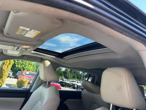 Used 2021 Toyota Highlander XLE AWD/4WD image 15