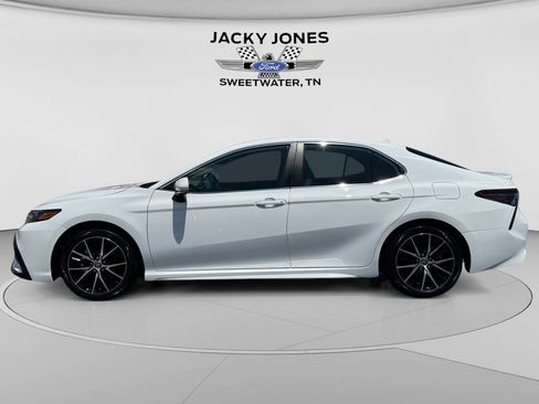 Used 2024 Toyota Camry SE FWD image 2
