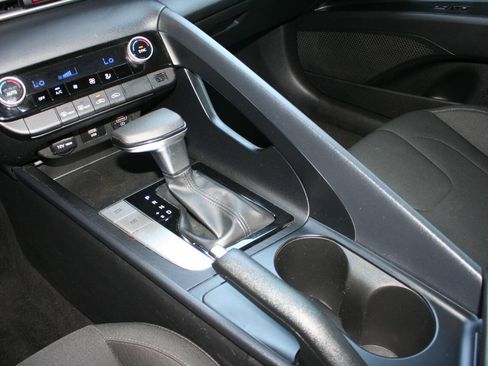 Used 2021 Hyundai Elantra SEL FWD image 17