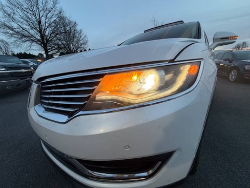 Used 2016 Lincoln MKX Reserve w/ Technology Package FWD image 19