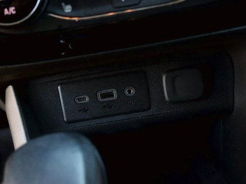 Used 2022 Buick Encore GX Select image 21