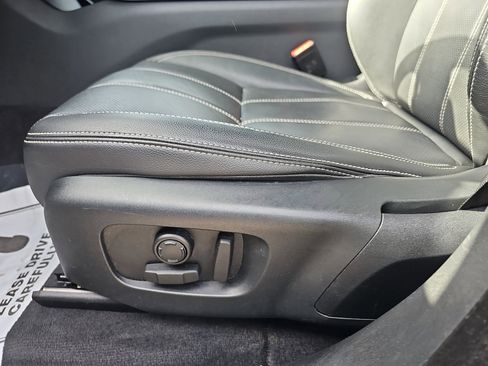 Used 2023 Land Rover Range Rover Velar R-Dynamic S image 30