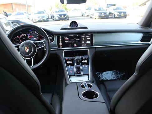 Used 2018 Porsche Panamera 4 image 36