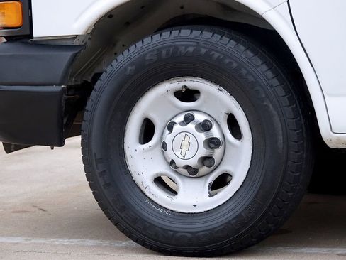 Used 2012 Chevrolet Express 2500 w/ Cold Climate Package image 23