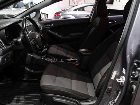 Used 2017 Kia Forte S FWD image 4