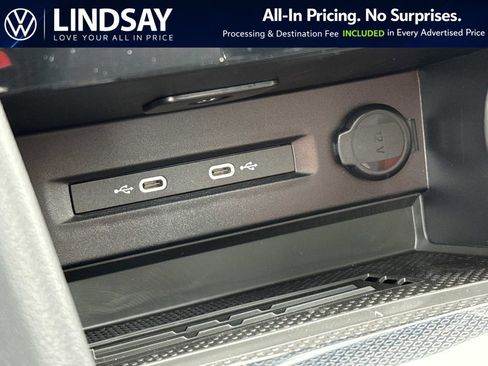 New 2026 Volkswagen Taos SE AWD/4WD image 16