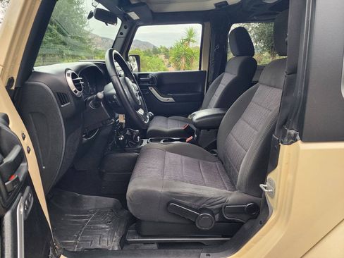 Used 2011 Jeep Wrangler Sahara w/ Dual Top Group AWD/4WD image 10