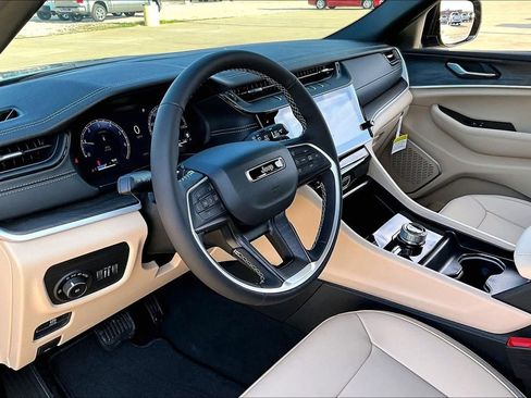 New 2026 Jeep Grand Cherokee Limited AWD/4WD image 9