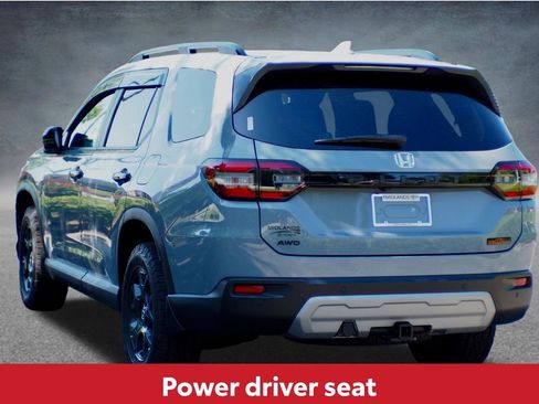 Used 2025 Honda Pilot TrailSport image 9