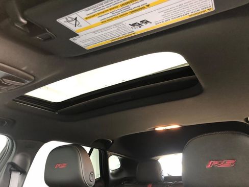 Used 2025 Chevrolet Trax RS w/ Sunroof Package FWD image 12