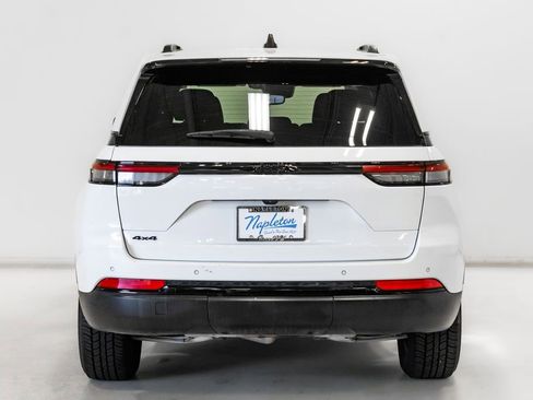 Certified 2024 Jeep Grand Cherokee Altitude AWD/4WD image 27