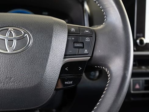 Used 2025 Toyota Camry SE FWD image 27