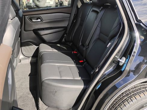 Used 2022 Nissan Rogue SV w/ SV Premium Package image 17